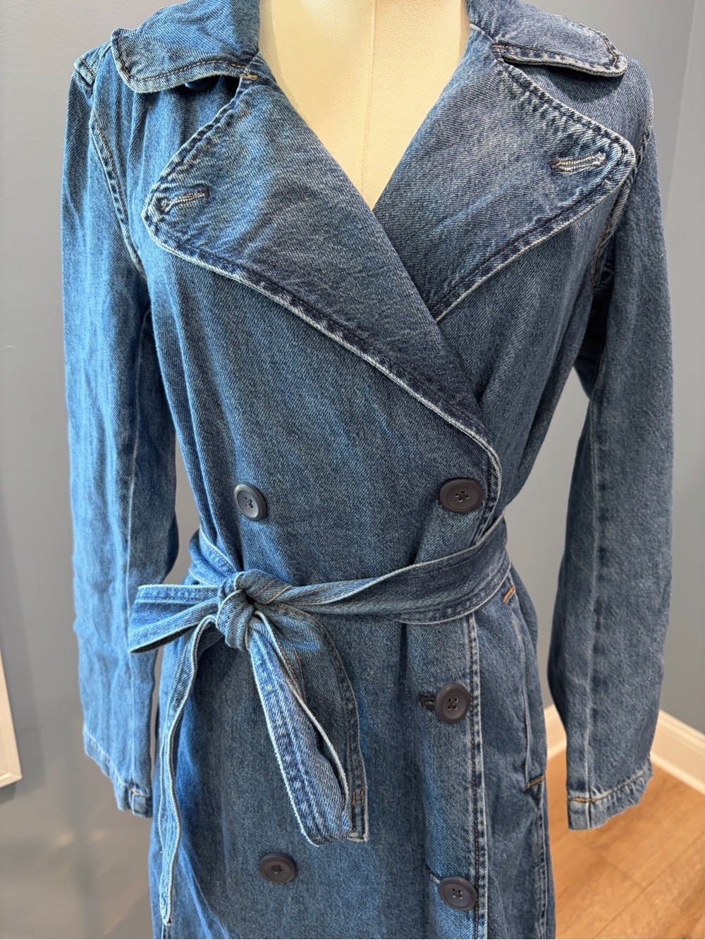 GAP Denim Belted Trench Coat Jacket Small Dark Wash NWT Chambray - Picture 3 of 9
